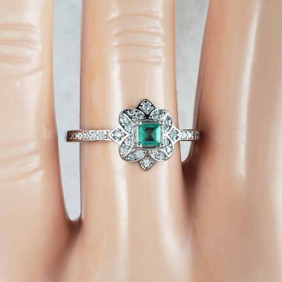 Antique Style Sterling Natural Emerald Ring - Picture 8 of 8